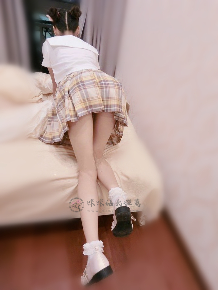 幼幼  153cm 42kg B 奶 19歲.jpg