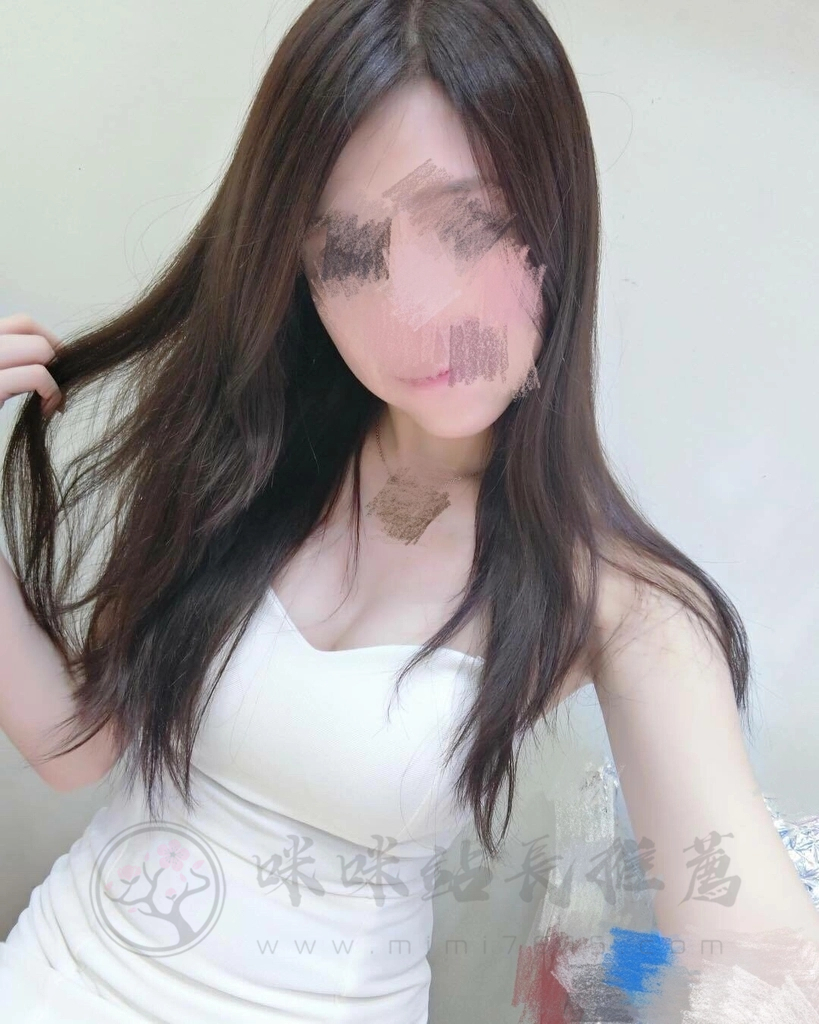 雲朵  160 cm   D杯    22歲.jpg