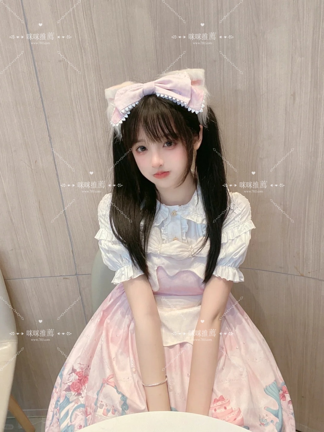 摸 (1).jpg