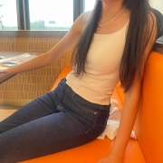 這是一位經歷家暴離婚努力靠自己回歸正常生活的堅強女生