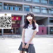 焦糖 158/43/C/18歲 穿百褶裙＋白色馬甲毛衣 笑容超陽光