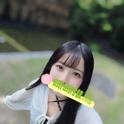 洋洋  155cm  43kg  22歲