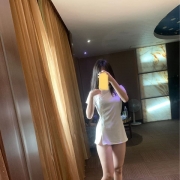 小胡：162 D奶  26歲  48kg