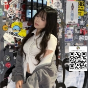 糖糖 22歲 #新妹 │ 長捲髮白襯黑裙
