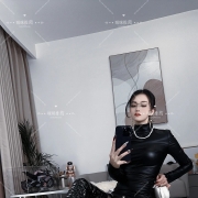 超S女王 –「冷豔掌控，服從是你的義務」
