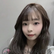 158/45/D 21歲 微捲長髮彰顯她嬌俏活力