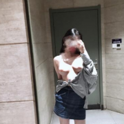 剛剛分手三個月  缺愛缺錢 下海兼職